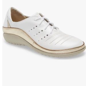 NAOT Kumara Flat white pearl/gold leather color